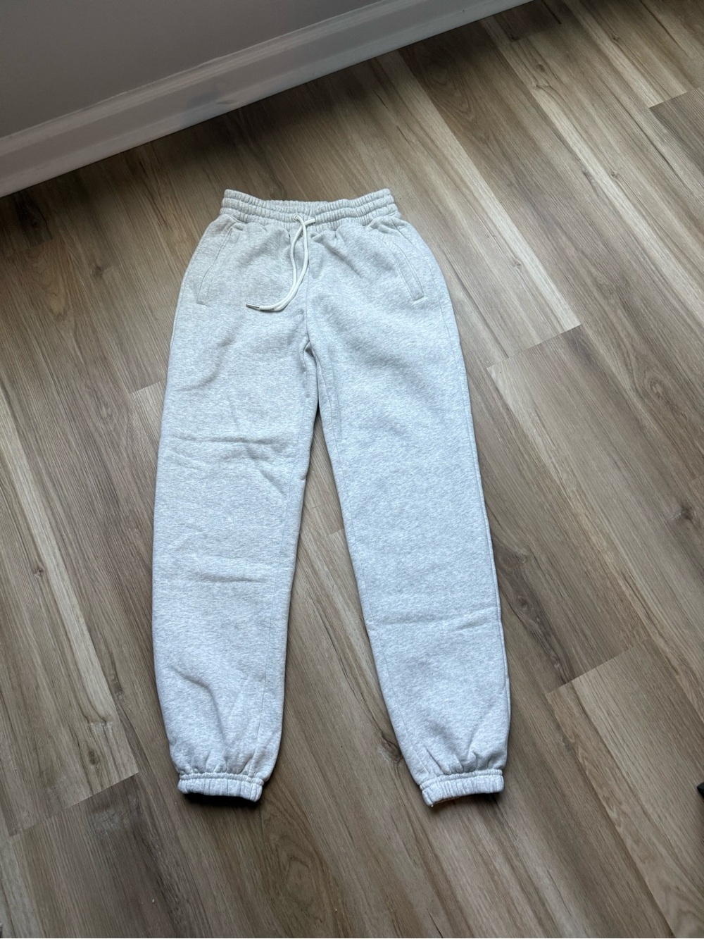NWT- Abercrombie & Fitch Light Gray Drawstring Fleece Joggers